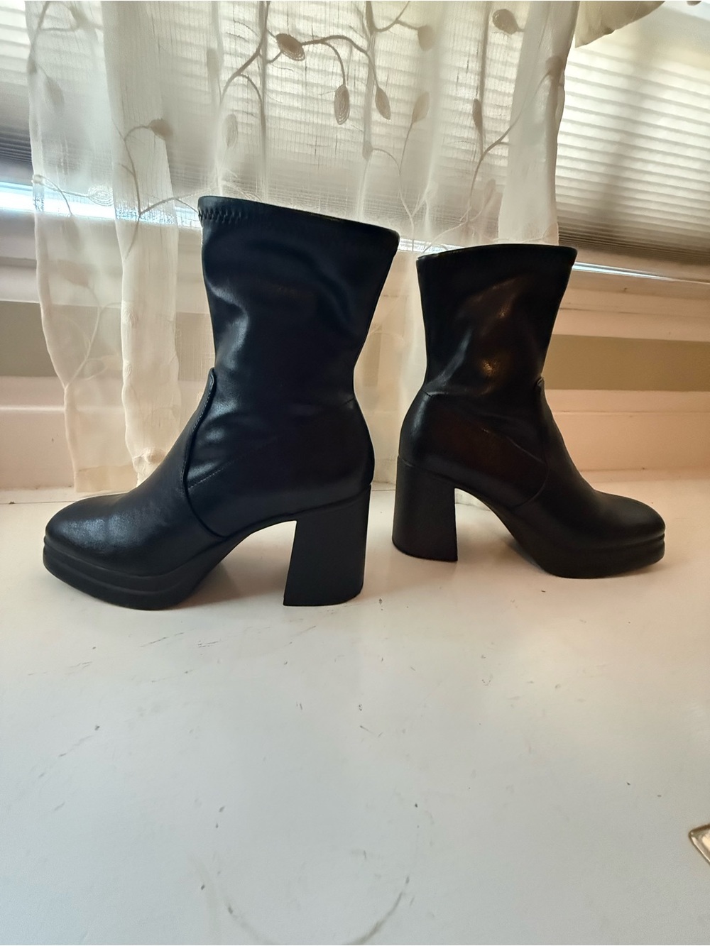 Steve Madden Black Platform Ankle Boots 9.5 Chunky Heel - Picture 2 of 7